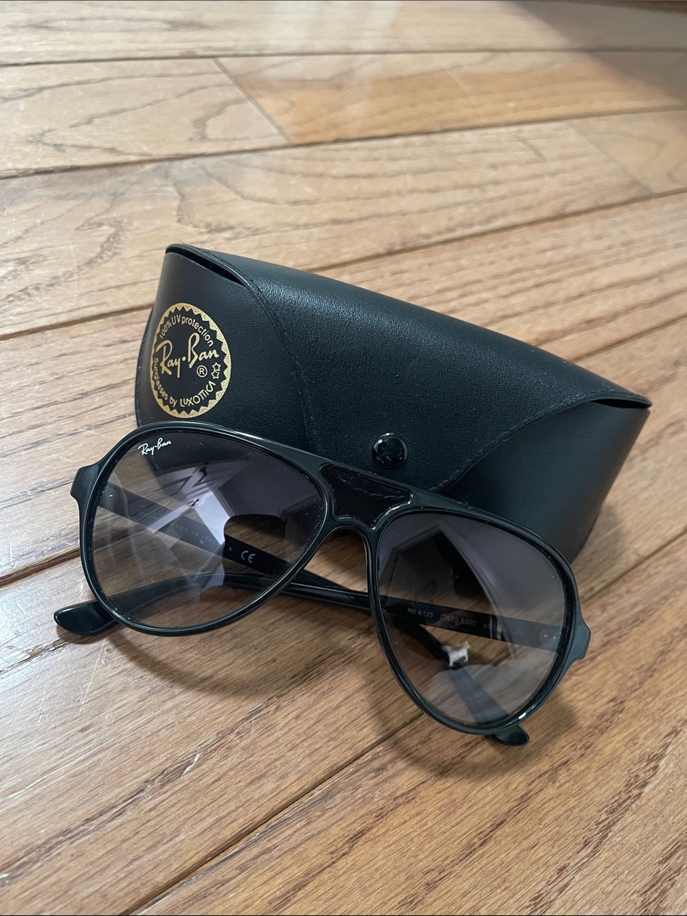 Ray-Ban Black Aviator Sunglasses with Gradient Smoke Lenses
